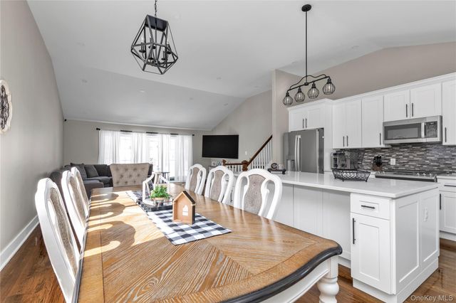 5 W End Avenue, Massapequa, NY 11758