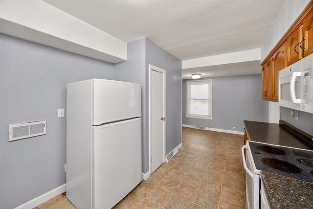 3206 Iola Avenue, Des Moines, IA 50312