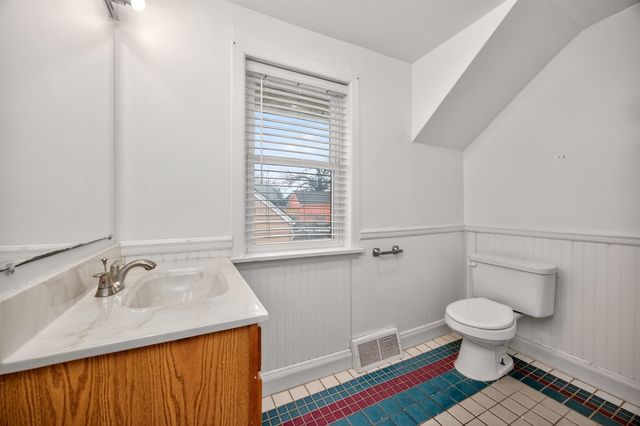 3206 Iola Avenue, Des Moines, IA 50312