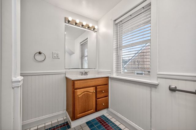 3206 Iola Avenue, Des Moines, IA 50312