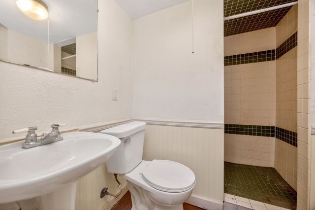 3206 Iola Avenue, Des Moines, IA 50312