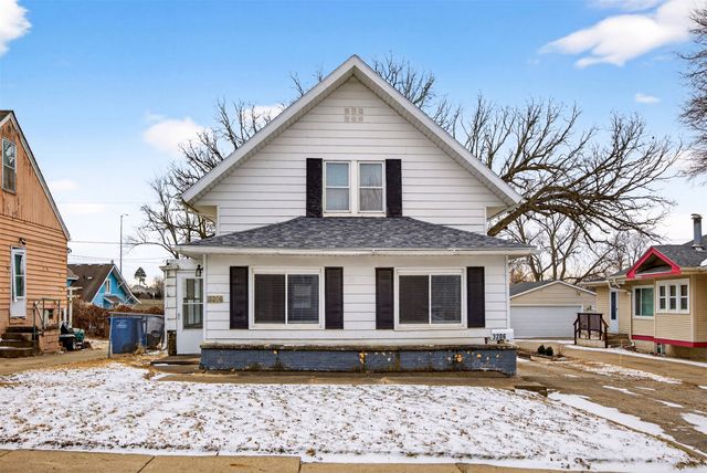 3206 Iola Avenue, Des Moines, IA 50312
