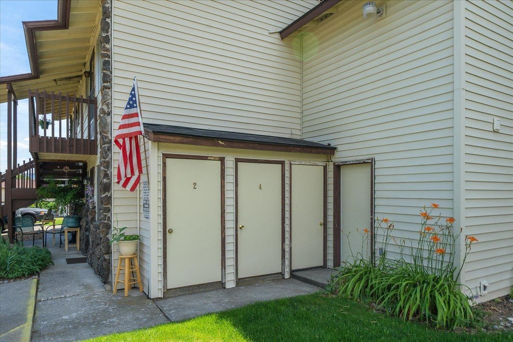 12218 E LENORA Dr, Spokane, WA 99206 photo 4