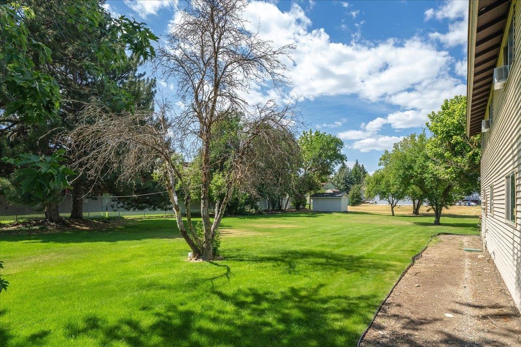 12218 E LENORA Dr, Spokane, WA 99206 photo 5