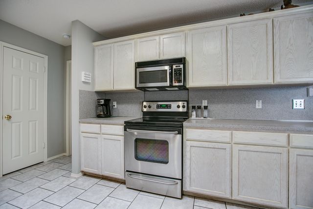 5221 Oak Grove Boulevard, San Angelo, TX 76904