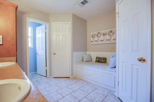 5221 Oak Grove Boulevard, San Angelo, TX 76904