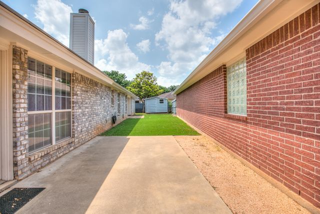 5221 Oak Grove Boulevard, San Angelo, TX 76904