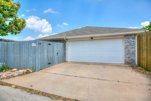 5221 Oak Grove Boulevard, San Angelo, TX 76904