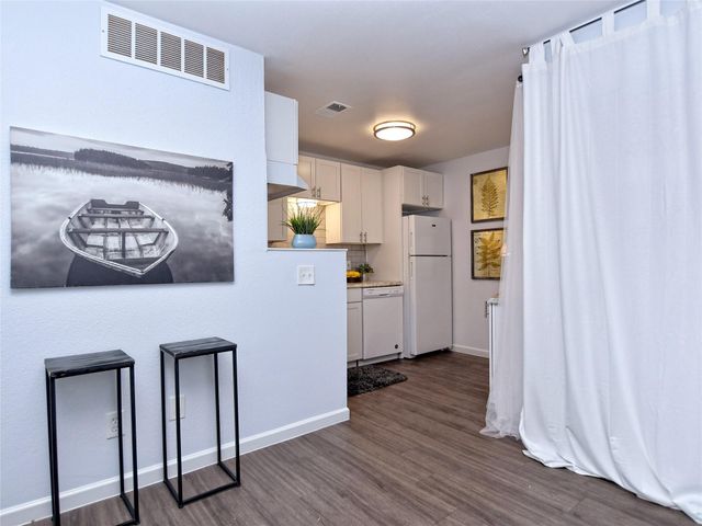 1840 Burton DR 109, Austin, TX 78741