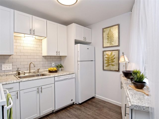 1840 Burton DR 109, Austin, TX 78741