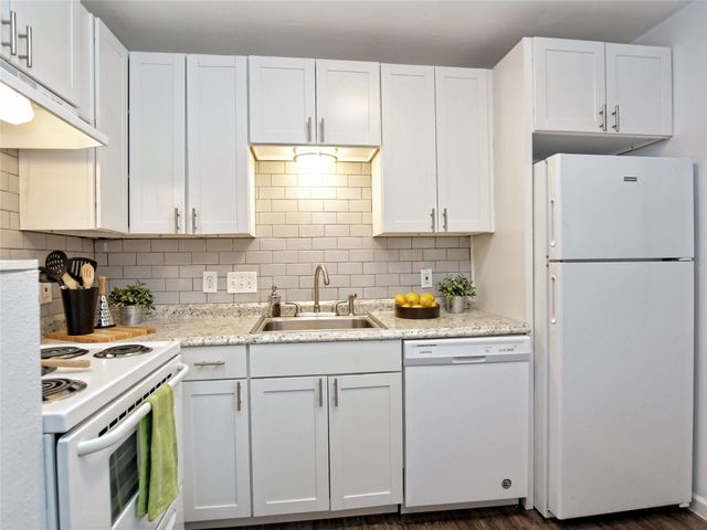 1840 Burton DR 109, Austin, TX 78741