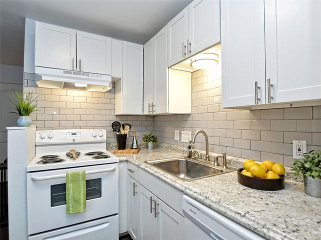 1840 Burton DR 109, Austin, TX 78741