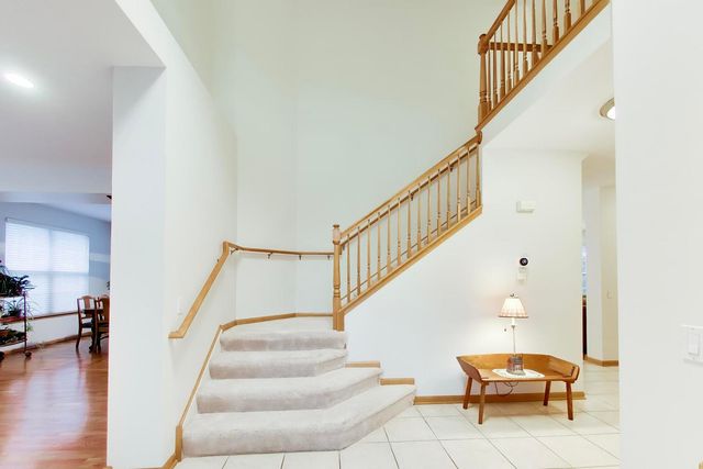 2304 Sarazen Drive, Vernon Hills, IL 60061