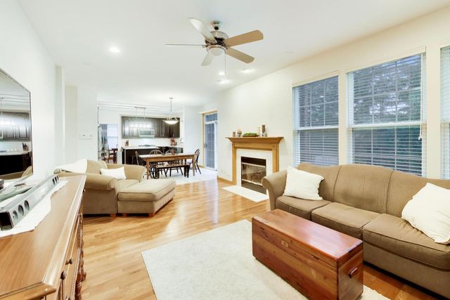 2304 Sarazen Drive, Vernon Hills, IL 60061