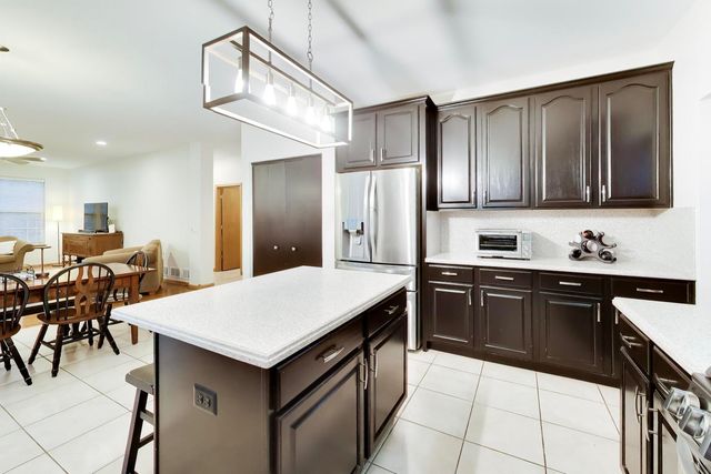 2304 Sarazen Drive, Vernon Hills, IL 60061