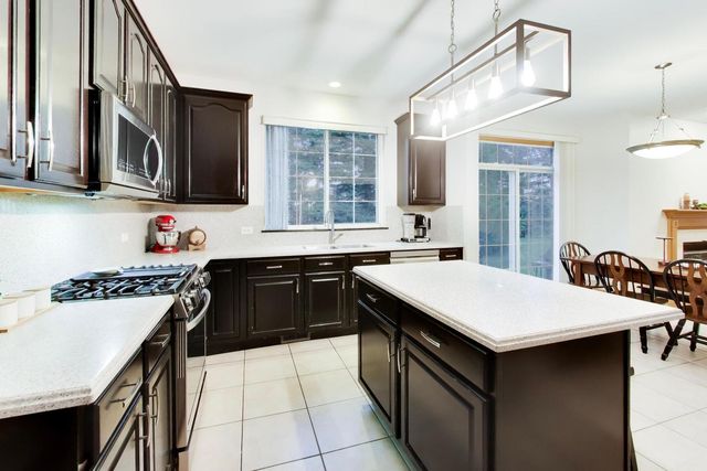 2304 Sarazen Drive, Vernon Hills, IL 60061