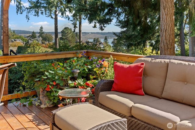 1130 Queets Drive, Fox Island, WA 98333