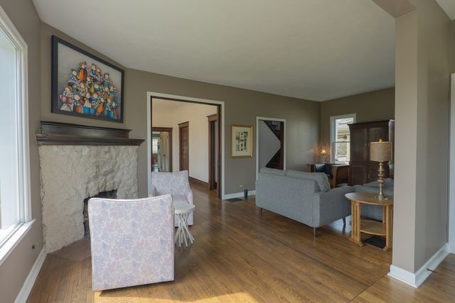 520 S Wheaton Avenue, Wheaton, IL 60187