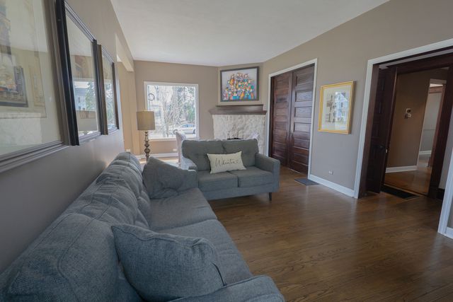 520 S Wheaton Avenue, Wheaton, IL 60187