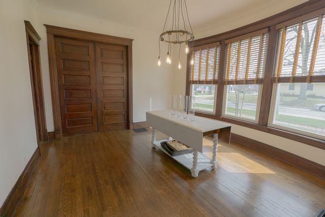 520 S Wheaton Avenue, Wheaton, IL 60187