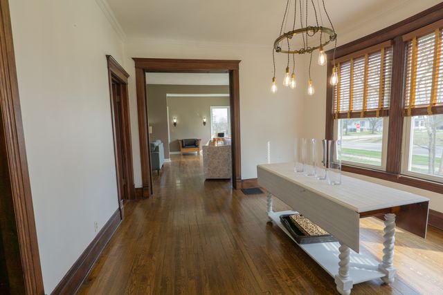 520 S Wheaton Avenue, Wheaton, IL 60187