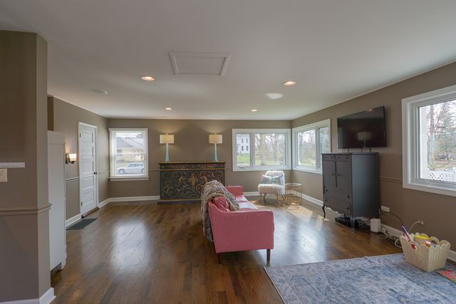 520 S Wheaton Avenue, Wheaton, IL 60187