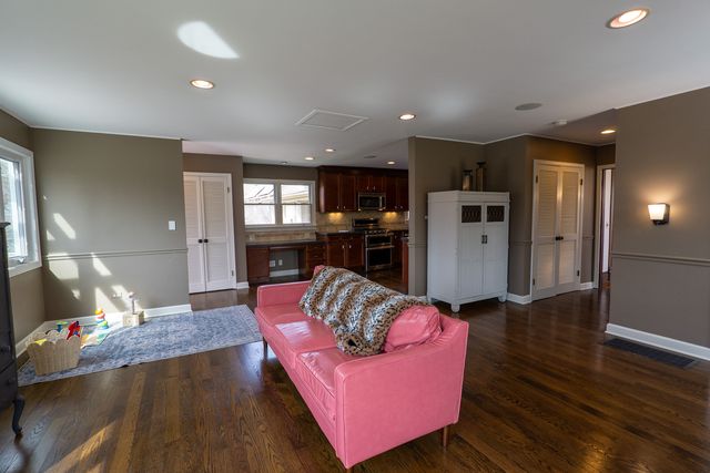 520 S Wheaton Avenue, Wheaton, IL 60187