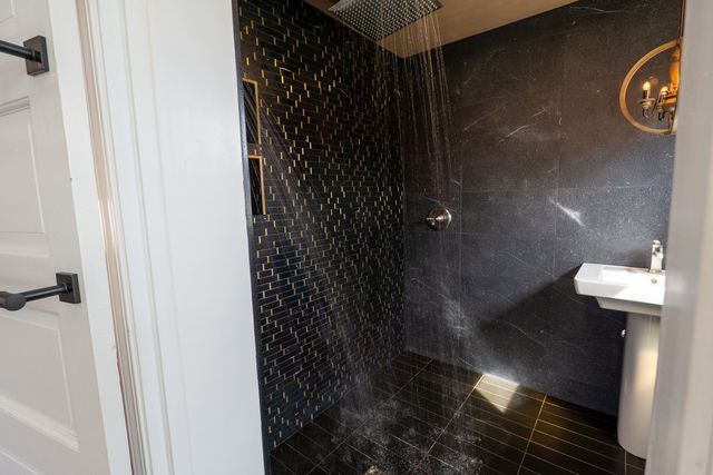 520 S Wheaton Avenue, Wheaton, IL 60187