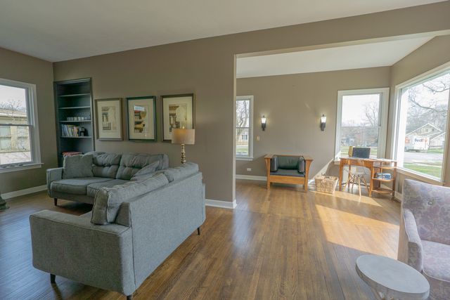 520 S Wheaton Avenue, Wheaton, IL 60187