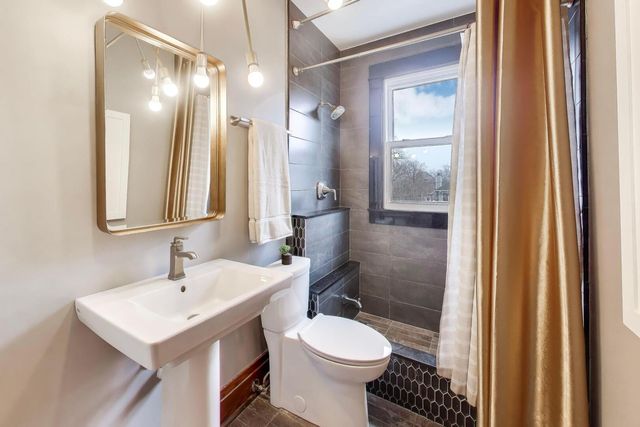 520 S Wheaton Avenue, Wheaton, IL 60187