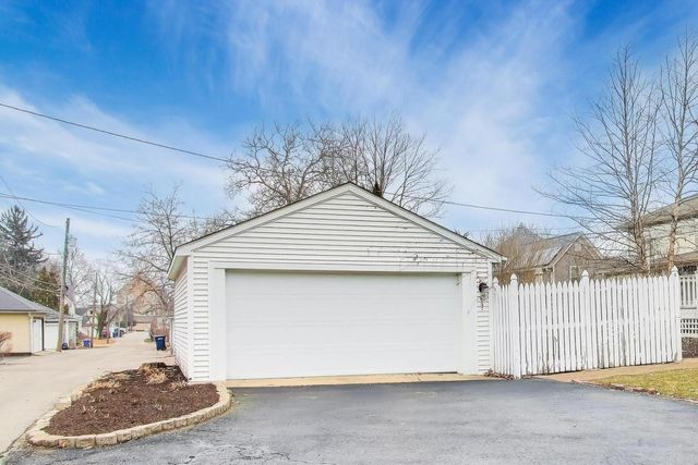 520 S Wheaton Avenue, Wheaton, IL 60187