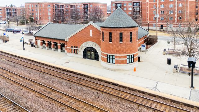 520 S Wheaton Avenue, Wheaton, IL 60187