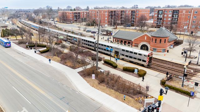 520 S Wheaton Avenue, Wheaton, IL 60187