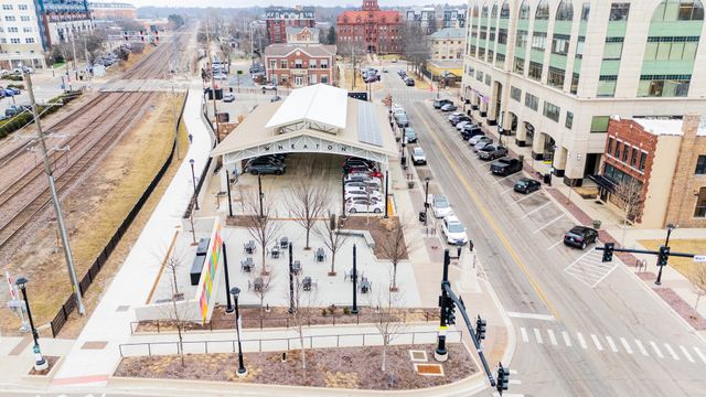 520 S Wheaton Avenue, Wheaton, IL 60187