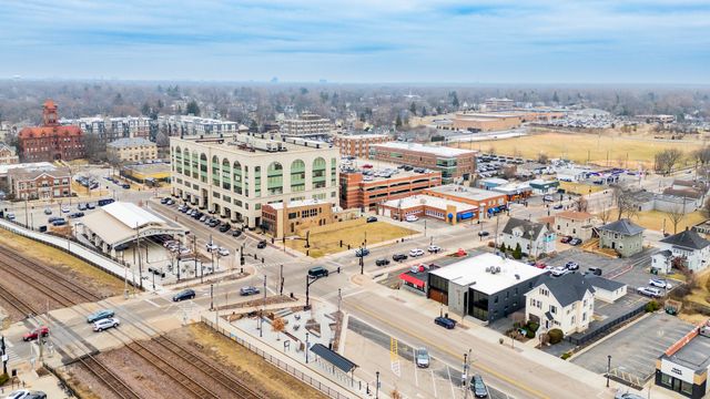 520 S Wheaton Avenue, Wheaton, IL 60187