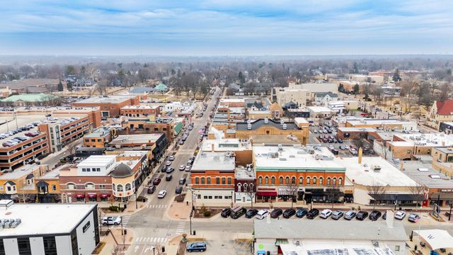 520 S Wheaton Avenue, Wheaton, IL 60187