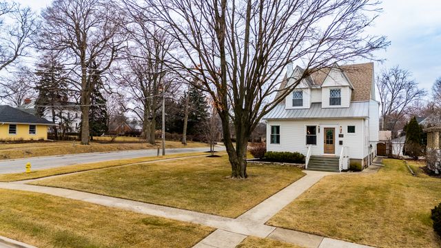 520 S Wheaton Avenue, Wheaton, IL 60187