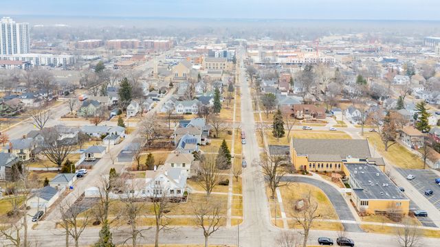 520 S Wheaton Avenue, Wheaton, IL 60187