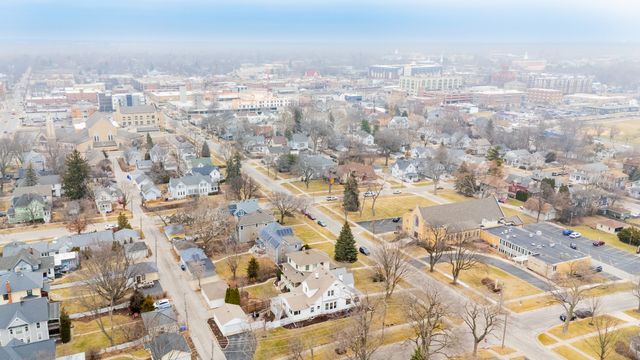 520 S Wheaton Avenue, Wheaton, IL 60187