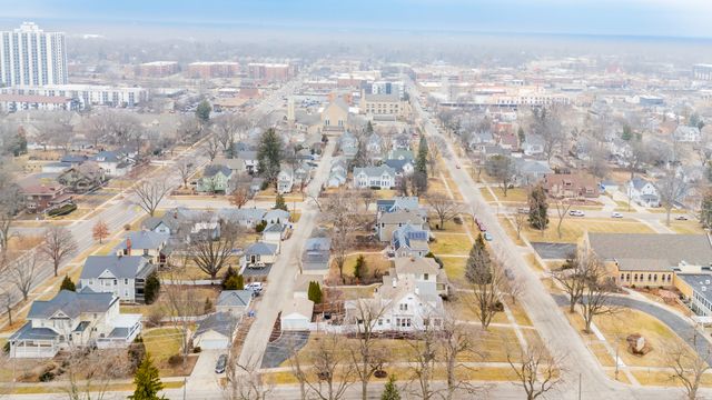 520 S Wheaton Avenue, Wheaton, IL 60187