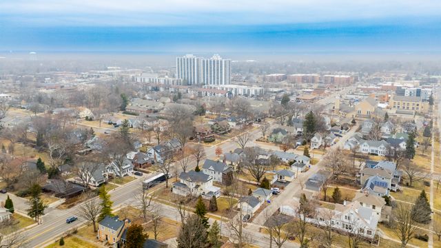 520 S Wheaton Avenue, Wheaton, IL 60187