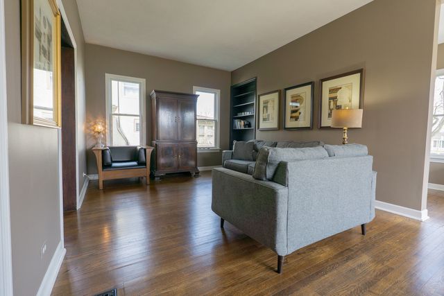 520 S Wheaton Avenue, Wheaton, IL 60187