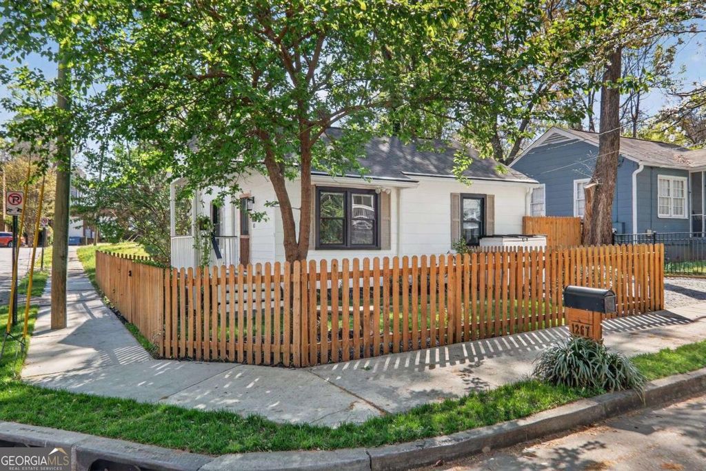 1267 Lyle Place NW, Atlanta, GA 30318