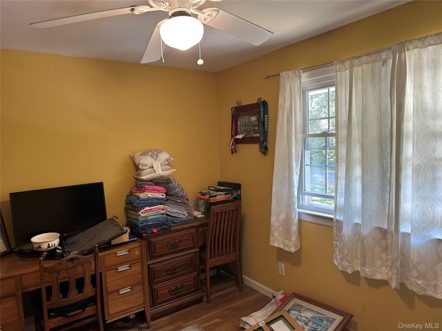 185 Holden Avenue, Cutchogue, NY 11935