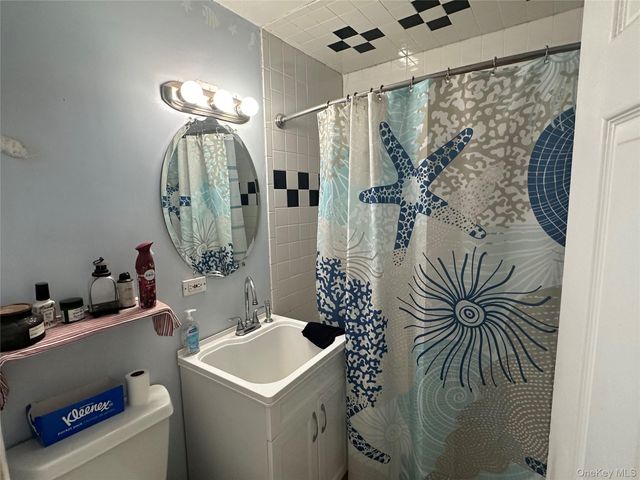 185 Holden Avenue, Cutchogue, NY 11935