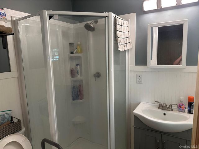 185 Holden Avenue, Cutchogue, NY 11935
