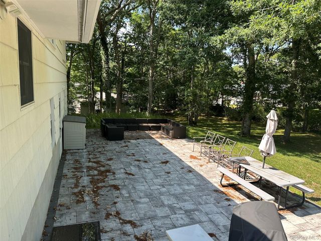 185 Holden Avenue, Cutchogue, NY 11935