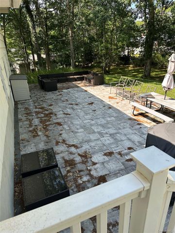 185 Holden Avenue, Cutchogue, NY 11935