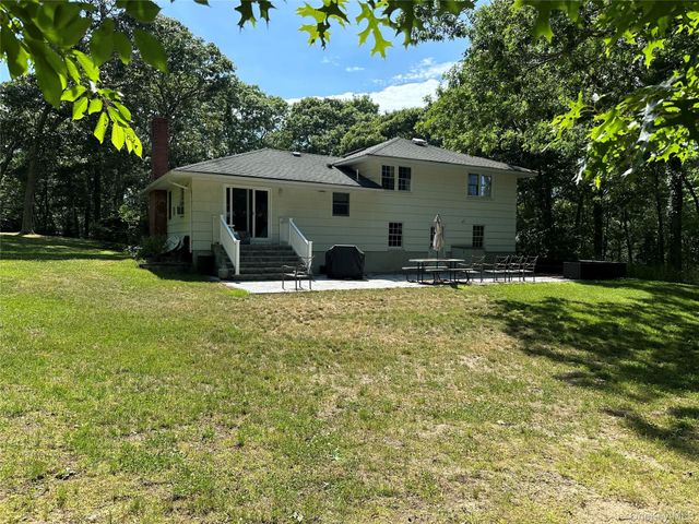 185 Holden Avenue, Cutchogue, NY 11935
