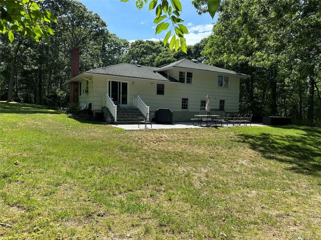 185 Holden Avenue, Cutchogue, NY 11935